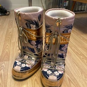 Tropical Moon Boots sz 7-8.5